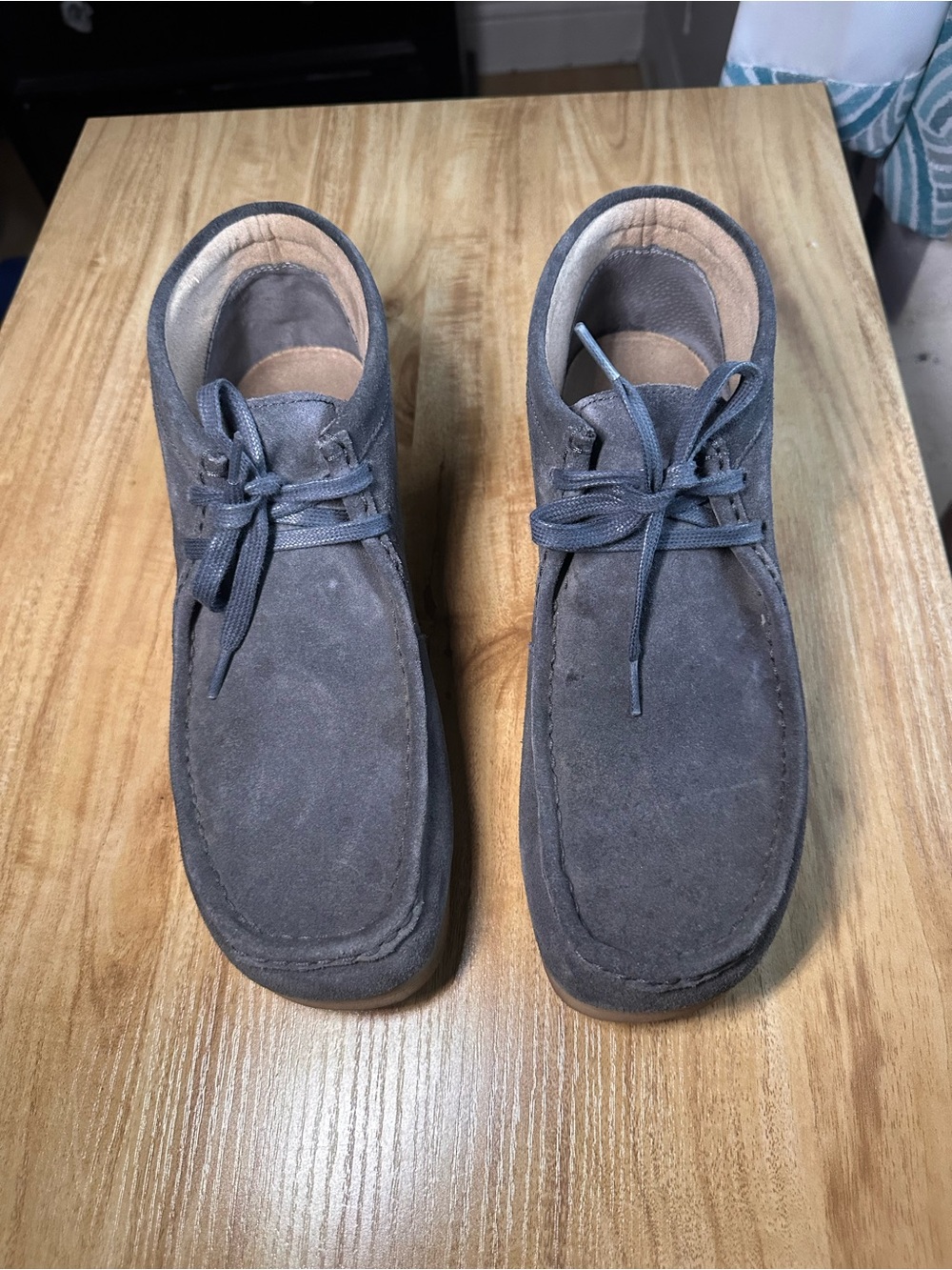 Men's Suede Lace-Up Chukka Boots — Gray